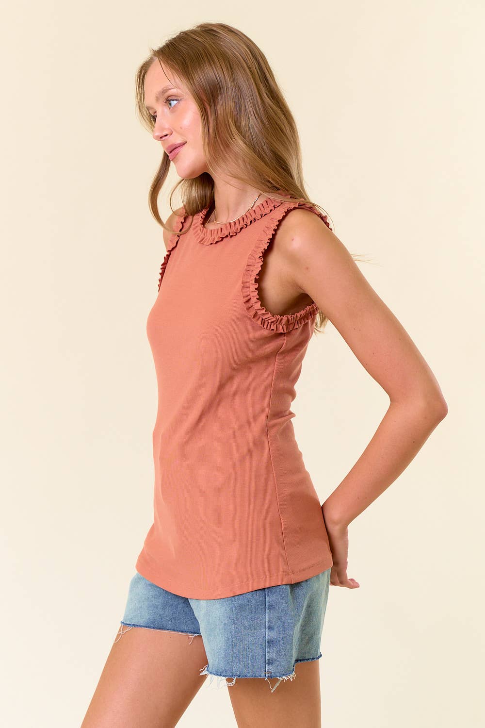 SOLID KNIT TANK W.RUFFLE TRIM - 41866T