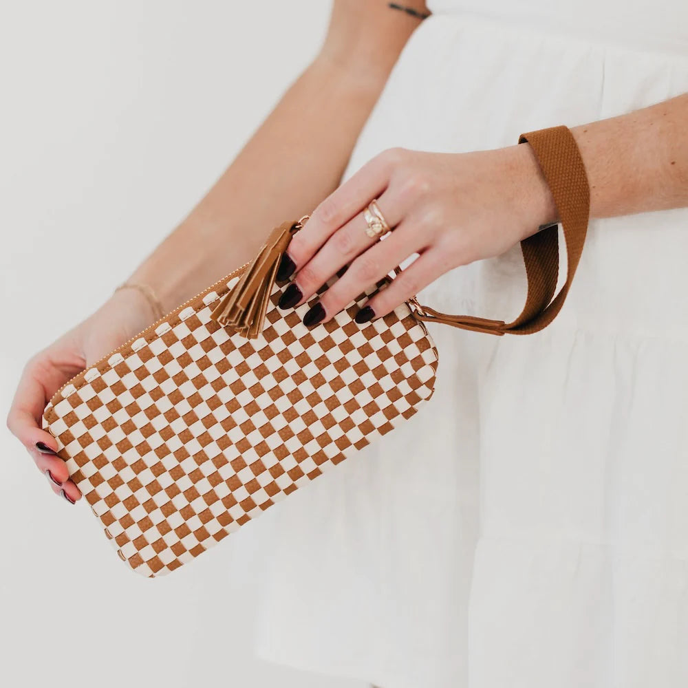 Emma woven clutch