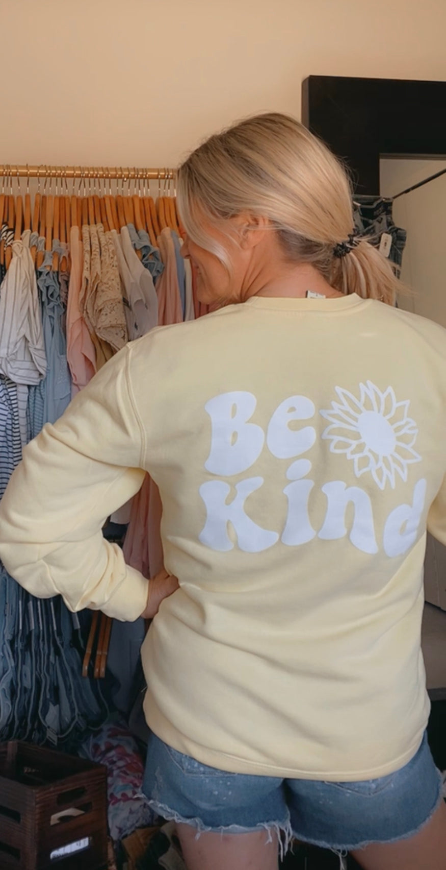 Be kind crewneck sweatshirt