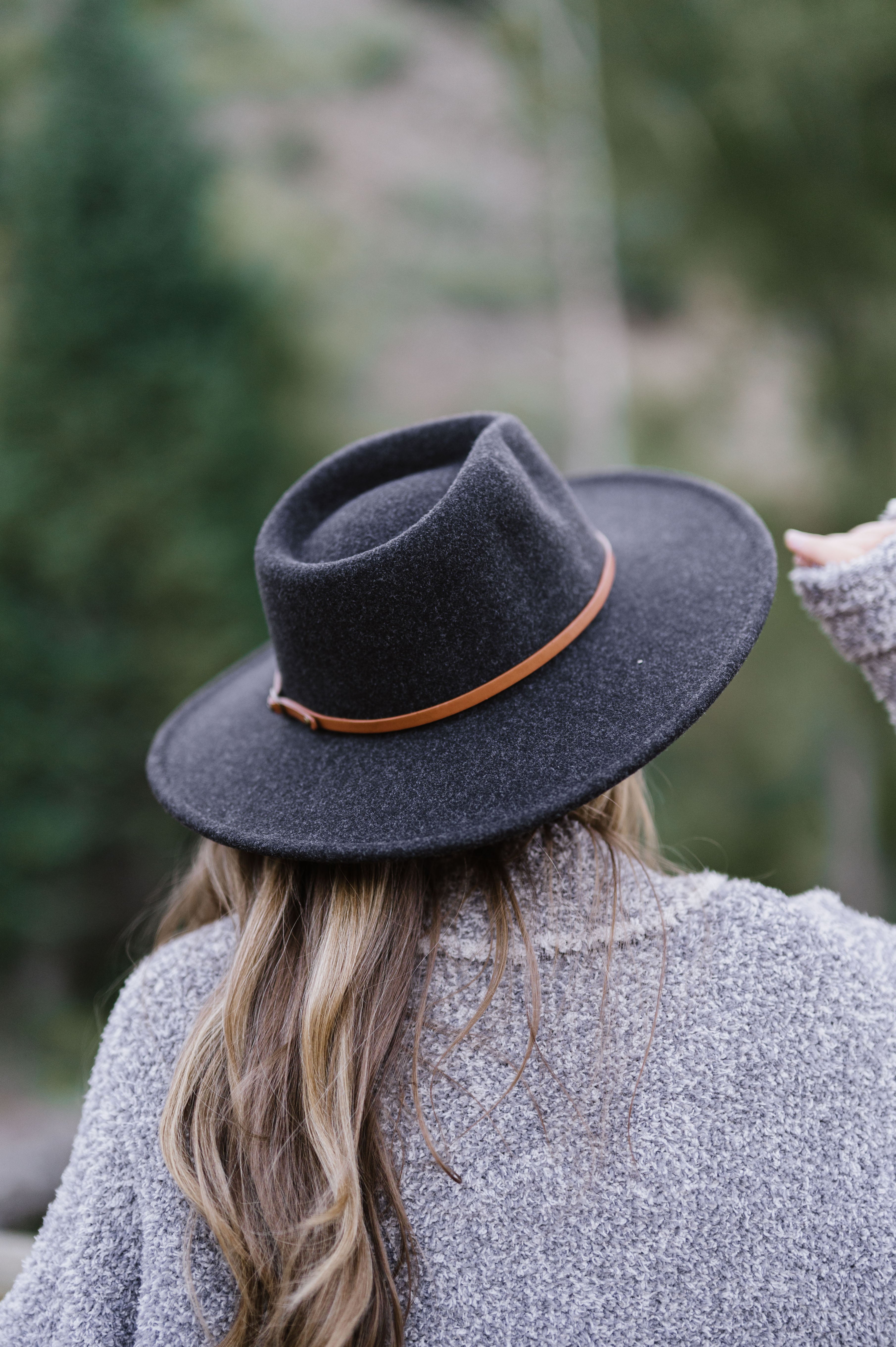 WOOL BLEND WIDE BRIM HAT W/ BELT